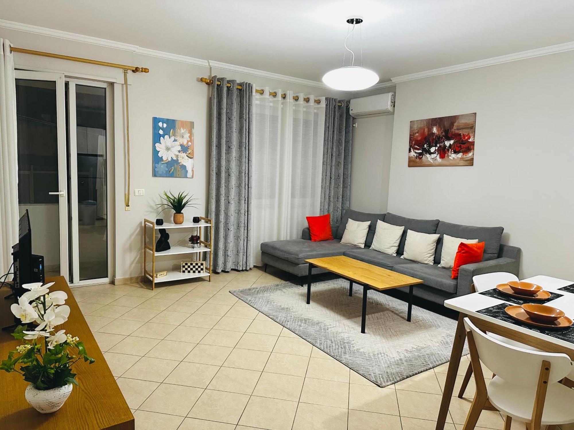 Quiet & Spacious City Center Apartment - 4 Min Walk Tirana Exterior photo